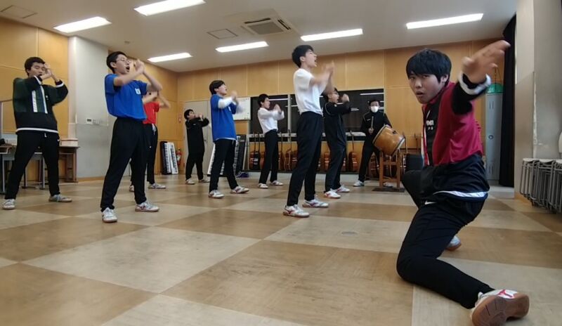 Image for the Tweet beginning: 今日は明後日に行われる応援万博に向けて練習しました！
完璧な演技ができるよう、全力で頑張ります🔥

#本郷学園 #本郷高校 #本郷中学校 #本郷学園応援団 