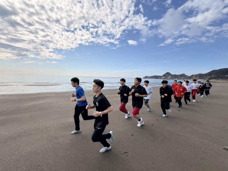 Image for the Tweet beginning: 本日の合宿の様子です！
明日も頑張ります🔥

#本郷学園 #本郷高校 #本郷中学校 #本郷学園応援団 